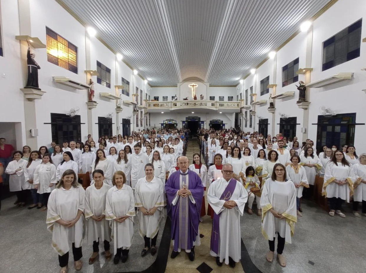 Missa de Investidura dos Novos Ministros da Palavra e da Eucaristia em Iconha