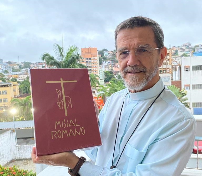 Diocese de Cachoeiro recebe versão atualizada do Missal Romano