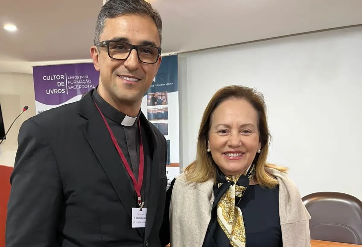 Padre de Alegre conhece mãe de brasileiro candidato a Santo da Igreja Católica
