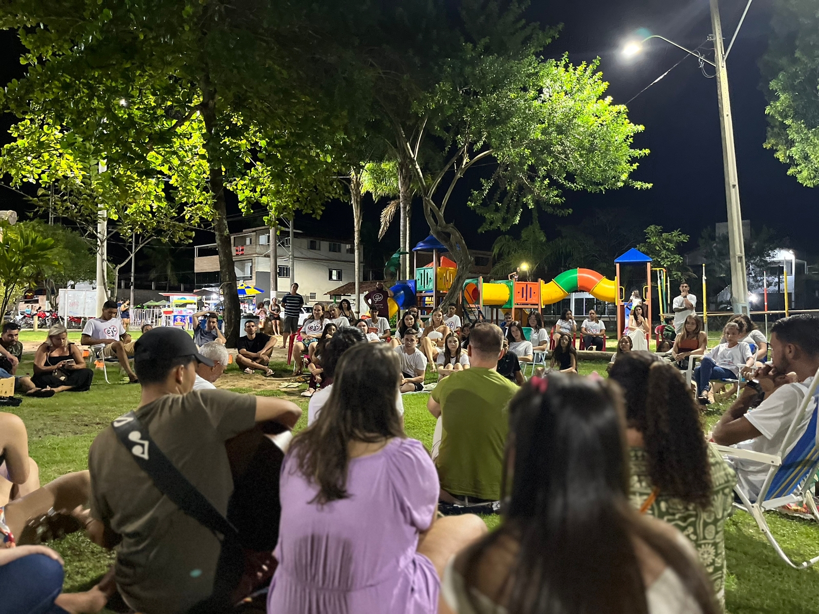 Luau católico reúne dezenas de jovens em Piúma