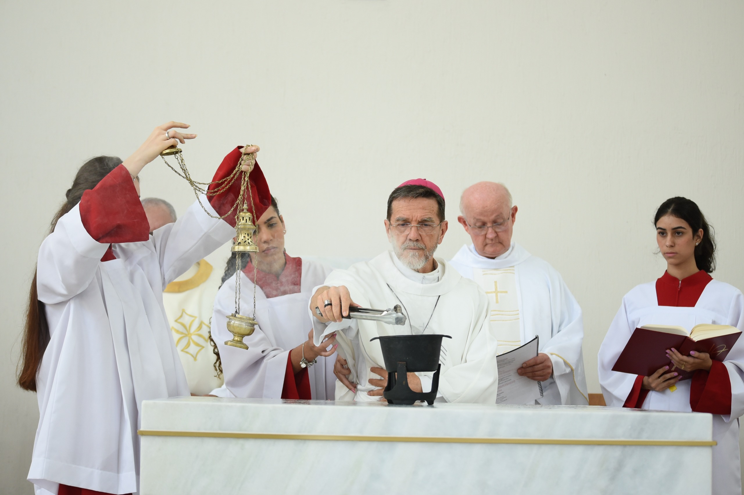 Paróquia de Iconha Celebra 70 Anos de História com Dedicação do Novo Altar