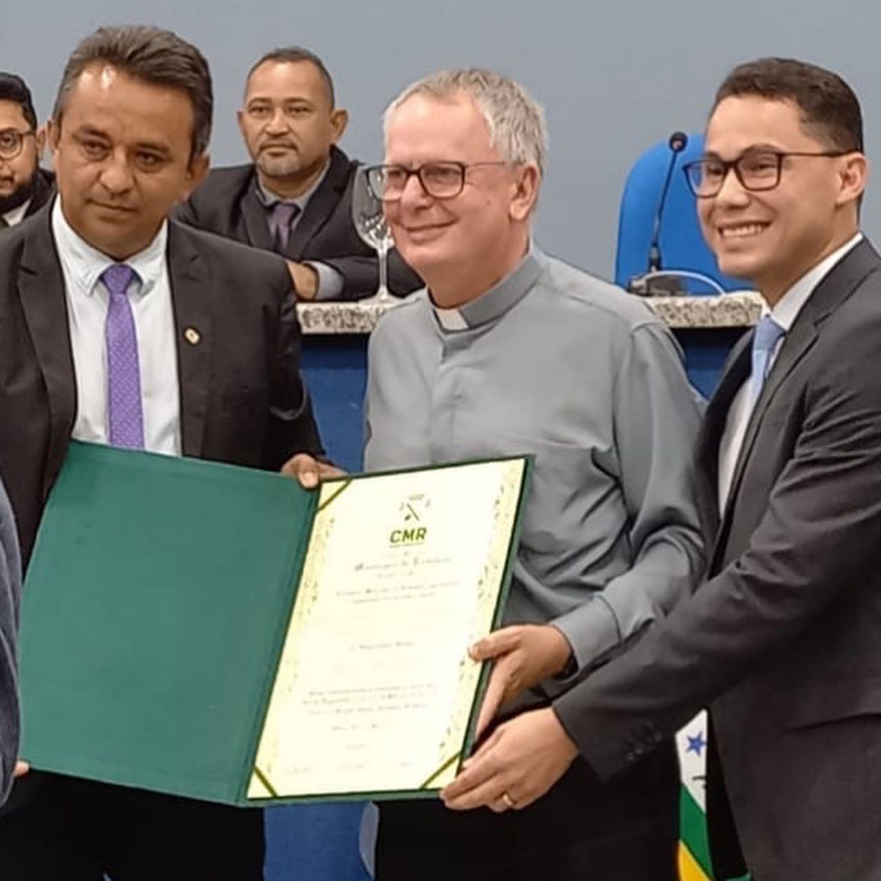 Pe. Helder Salvador recebe Título de Cidadão Redecense no Pará