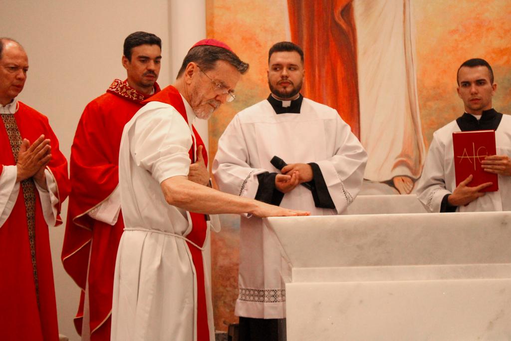 Com dedicação de altar, bispo celebra Santo André Apóstolo em Aracuí