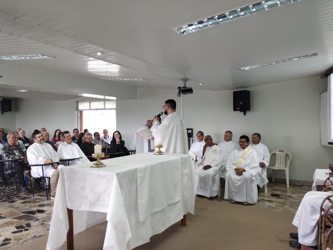 Diáconos e esposas participam de encontro promovido pela CDD