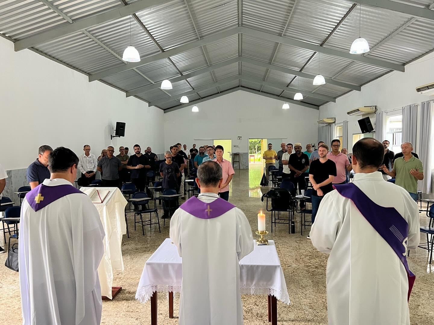 Celebração Penitencial reúne padres e religiosos do sul do ES
