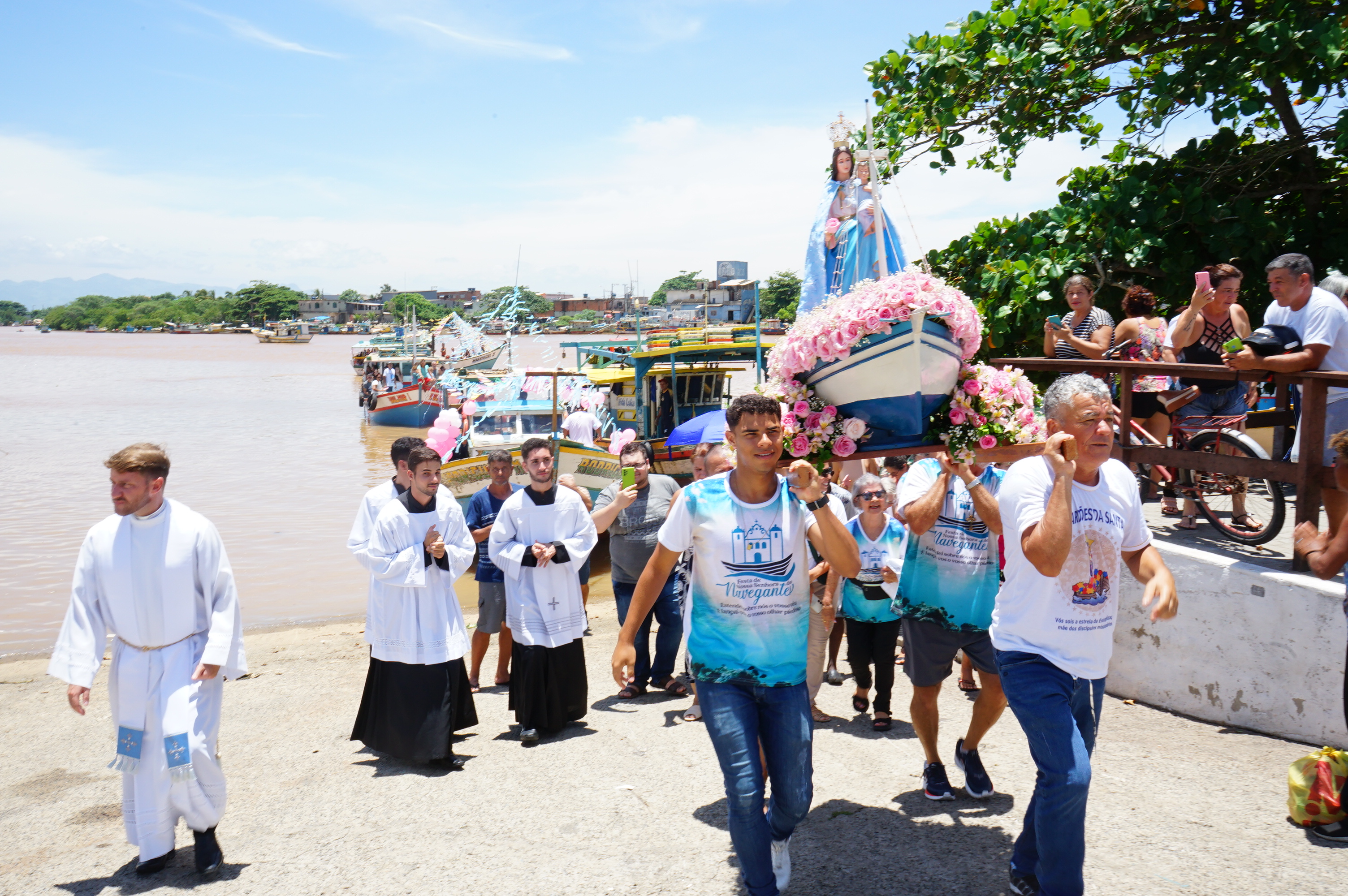 Procissão de Nossa Senhora dos Navegantes reúne centenas de fiéis em Marataízes
