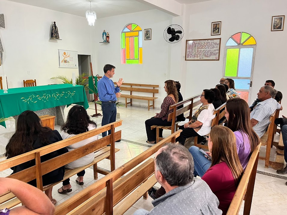 Visita Pastoral: No segundo dia, Dom Luiz visita comunidades e escolas de Dores do Rio Preto