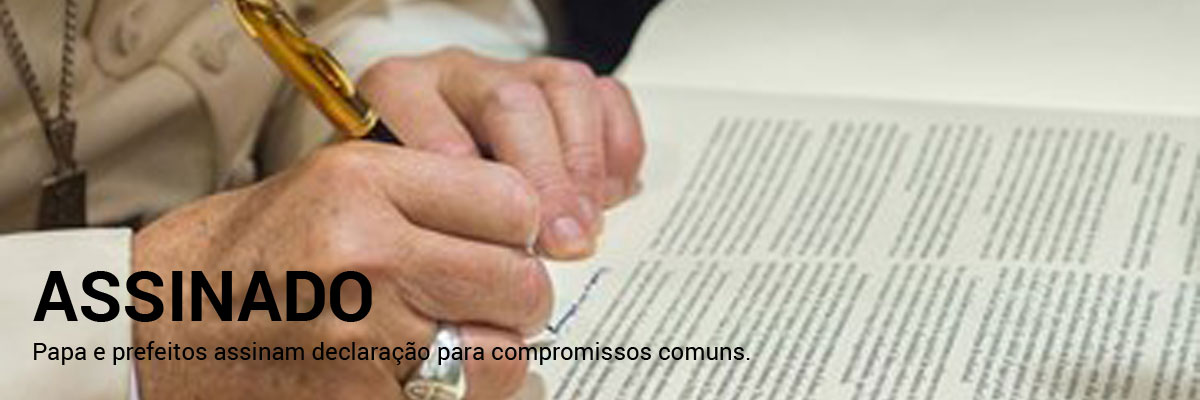 Papa e prefeitos assinam declaração para compromissos comuns.